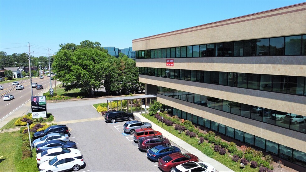 More Photos Of 6584 Poplar Ave, Memphis Medical For Lease