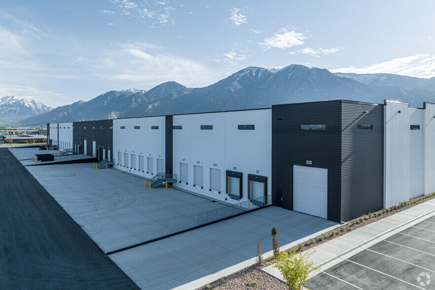 More Photos Of 2111 Center Street, Springville Warehouse For Lease