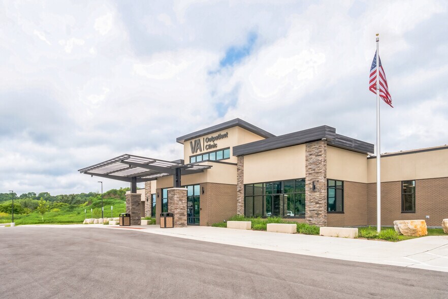 More Photos Of 1106 Military Blvd, Decorah Office For Sale