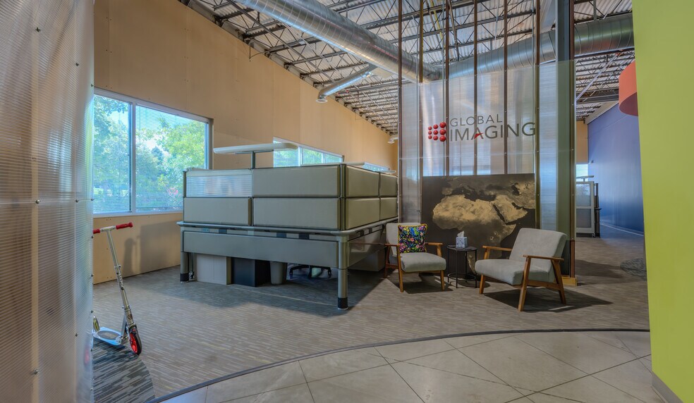 More Photos Of 2011 Cherry St, Louisville Light Manufacturing For Lease