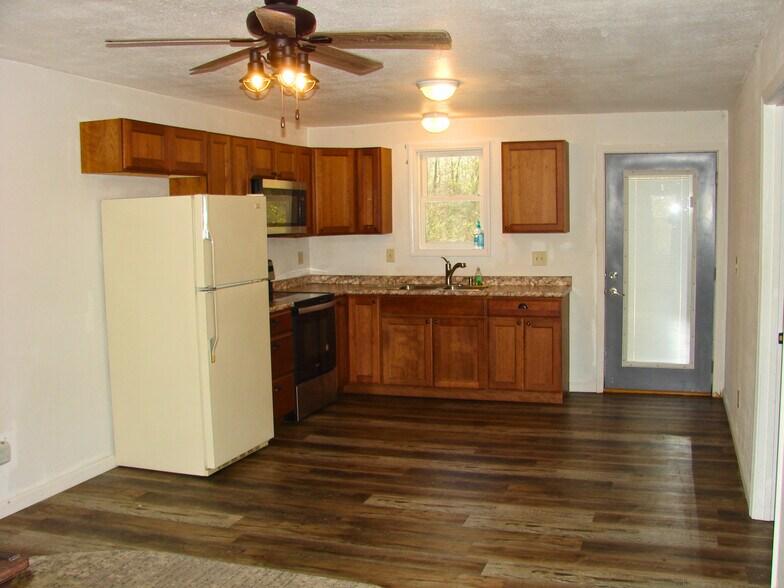 More Photos Of 715 W Broadway St, Sparta Apartments For Sale