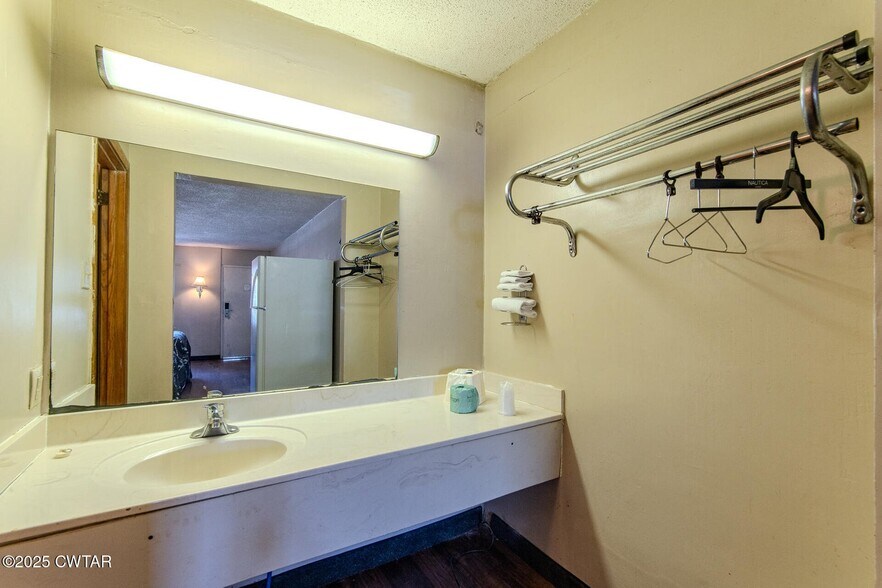 More Photos Of 618 N 22nd Ave, Humboldt Hotel For Sale