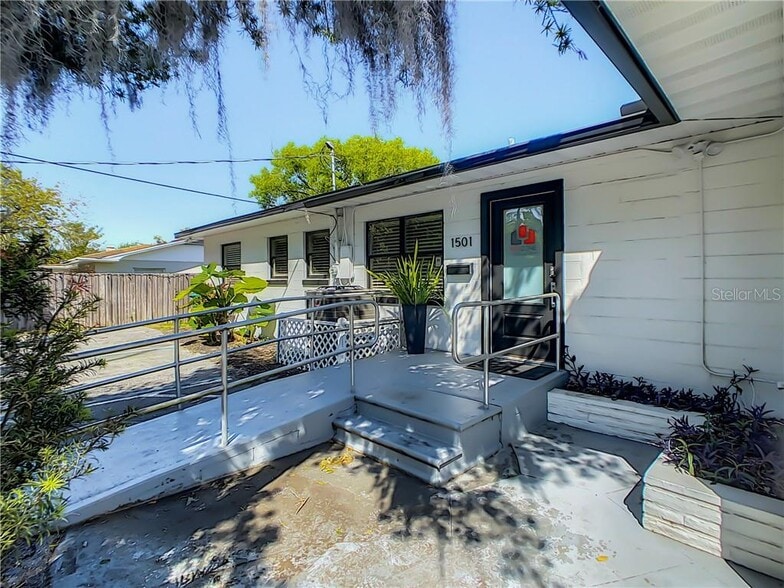 More Photos Of 1501 W Fairbanks Ave, Winter Park Freestanding For Lease