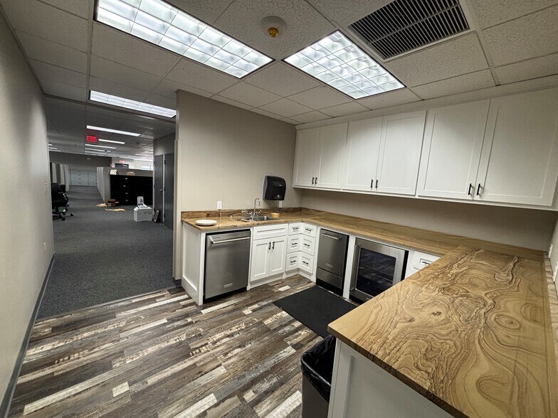 More Photos Of 7501 Jenny Lind Rd, Fort Smith Office For Sale