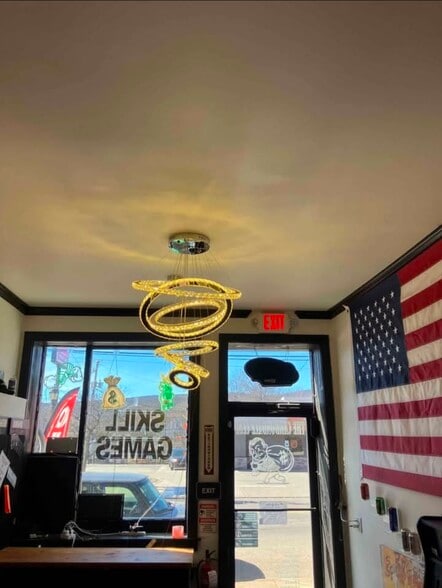 More Photos Of 43 S Main St, Carbondale Storefront Retail Residential For Sale