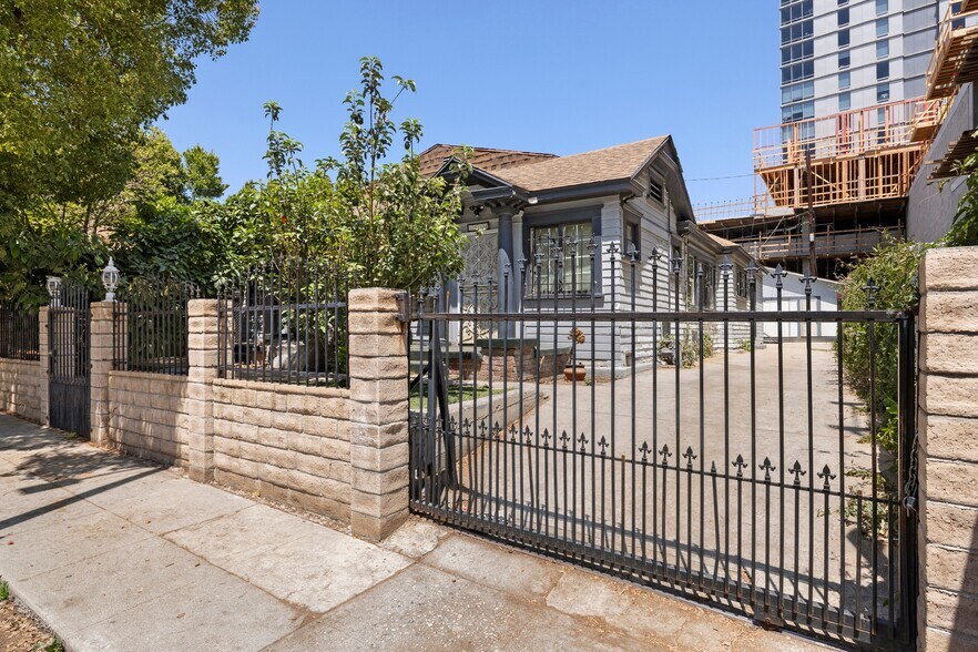 More Photos Of 1514 La Baig Ave, Los Angeles Land For Sale