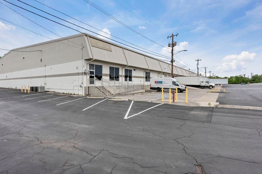 More Photos Of 1010 Space Park South Dr, Nashville Distribution For Lease