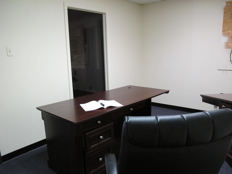 More Photos Of 1615 Dorchester Dr, Plano Office For Lease