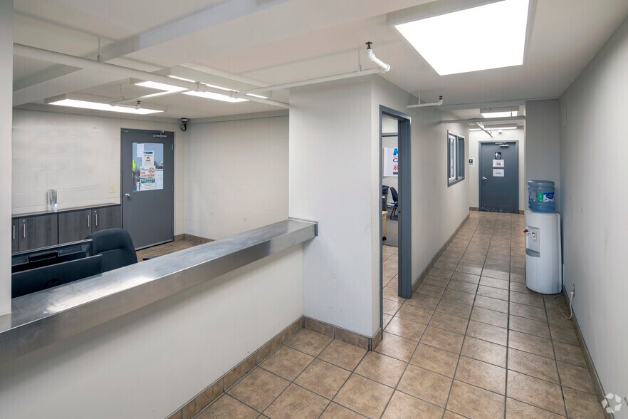 More Photos Of 6950 Tomken Rd, Mississauga Truck Terminal For Sale