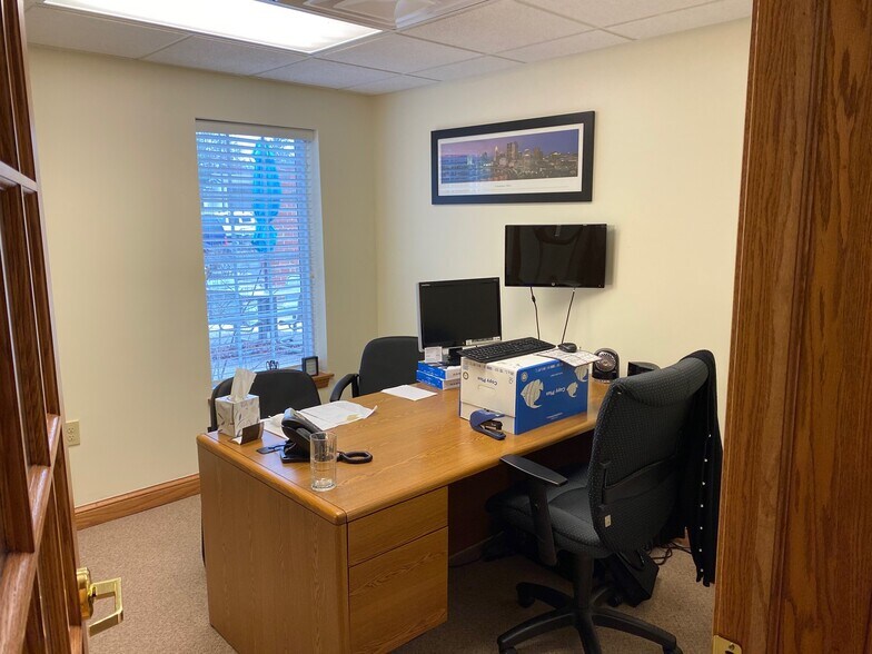 More Photos Of 5031 Forest Dr, New Albany Medical For Sale