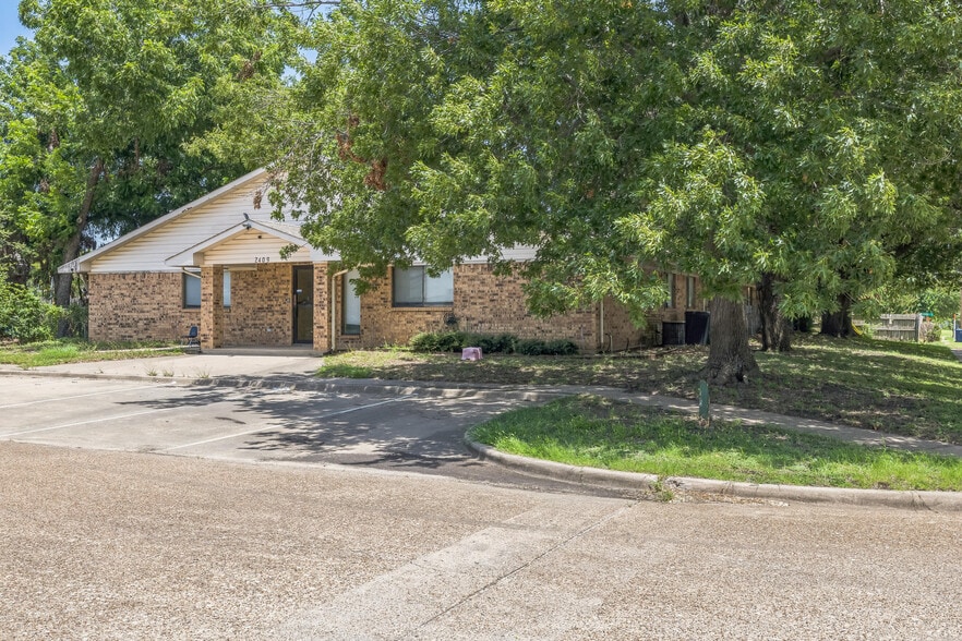 More Photos Of 2418 College Ave, Garland Daycare Center For Lease