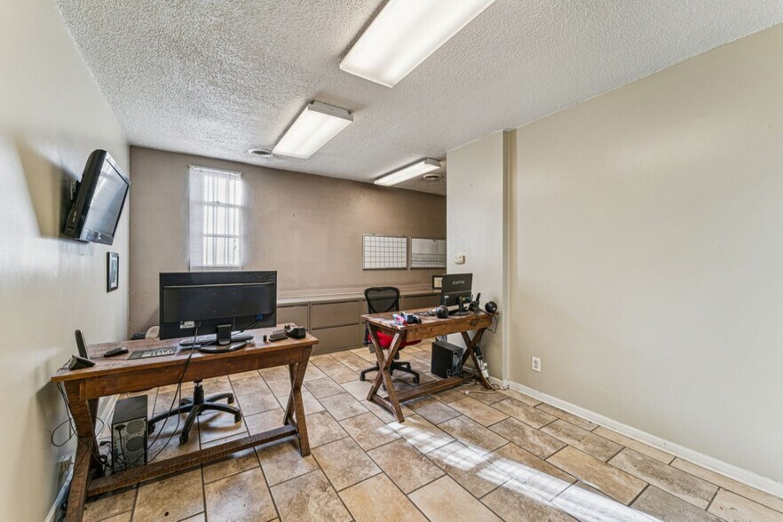 More Photos Of 1839 N 10th St, Kansas City Warehouse For Sale