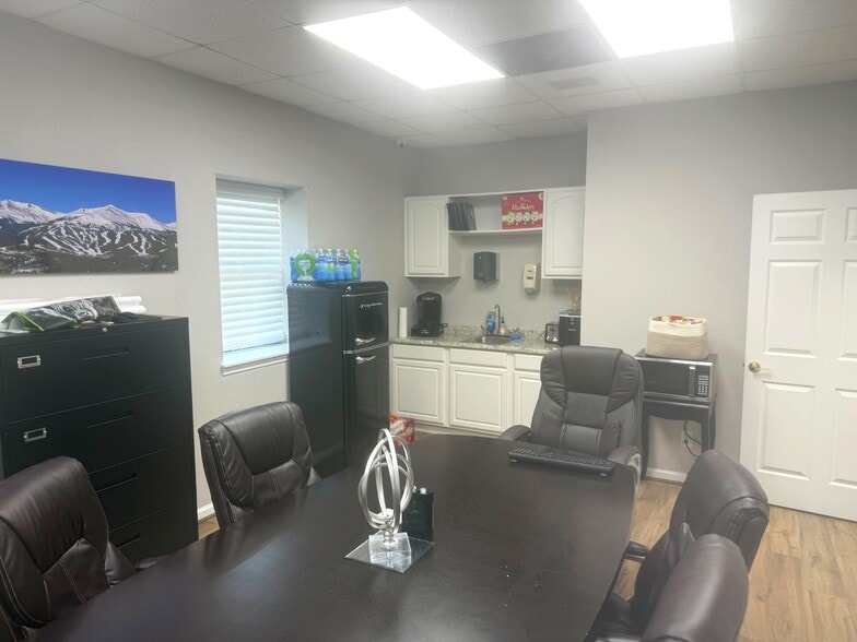 More Photos Of 404 Newport Blvd, League City Flex For Sale