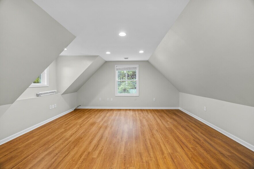 More Photos Of 275 E Henry St, Spartanburg Office Residential For Sale