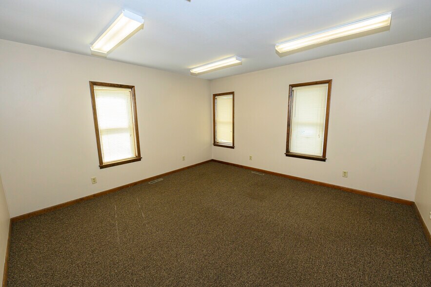 More Photos Of 2500 Brewerton Rd, Mattydale Office Residential For Lease