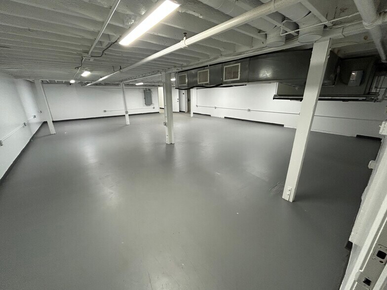 More Photos Of 2046 W Ironwood Dr, Phoenix Industrial For Sale