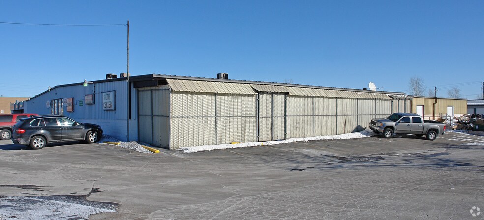 Primary Photo Of 8010-8030 N 76th St, Milwaukee Freestanding For Lease