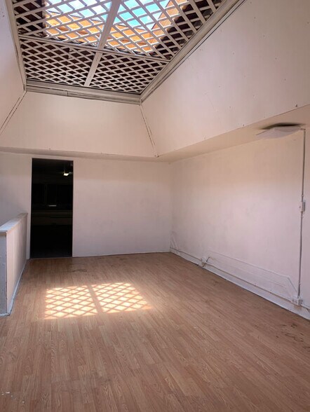 More Photos Of 3325-3331 24th St, San Francisco Storefront For Lease