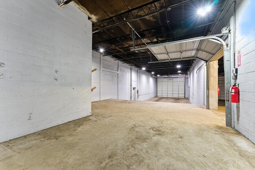 More Photos Of 15 Whipple St, Springfield Distribution For Lease