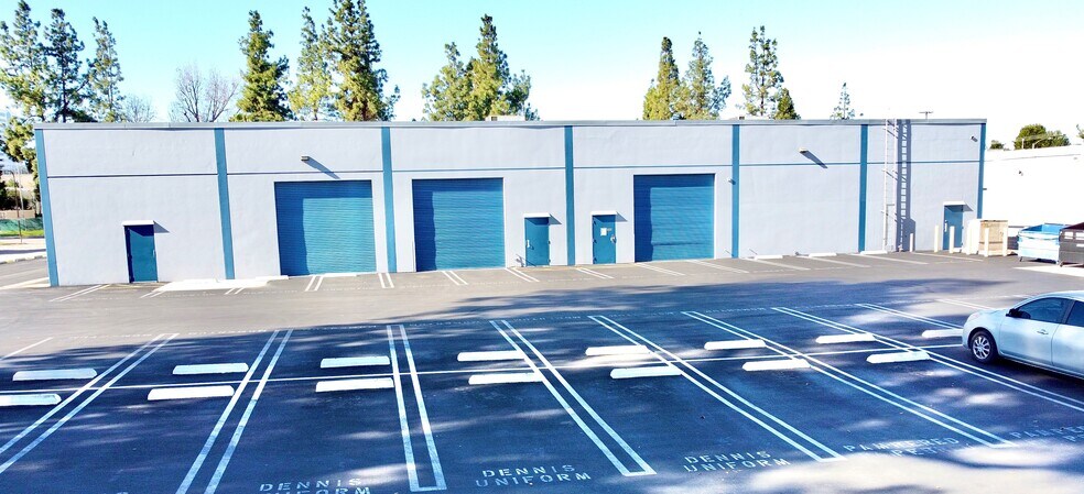 More Photos Of 6430 Independence Ave, Woodland Hills Office For Lease