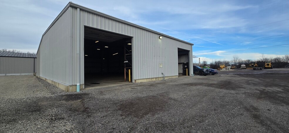 Primary Photo Of 1359 E Hanthorn Rd, Lima Warehouse For Lease