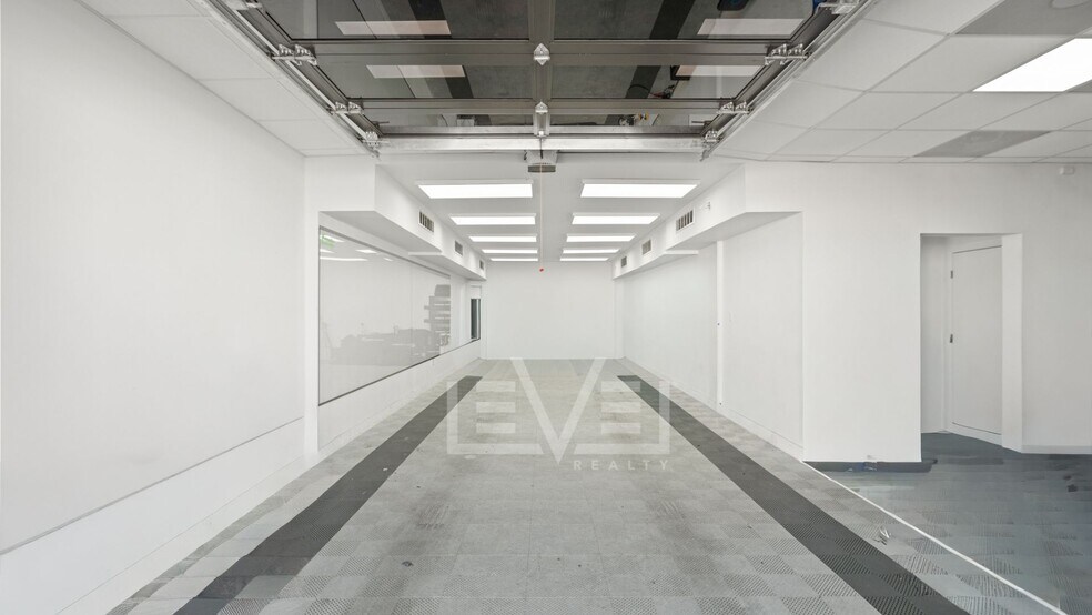 More Photos Of 3472 NE 5th Ave, Oakland Park Showroom For Lease