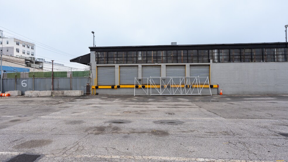 More Photos Of 273 Meserole Ave, Brooklyn Distribution For Sale