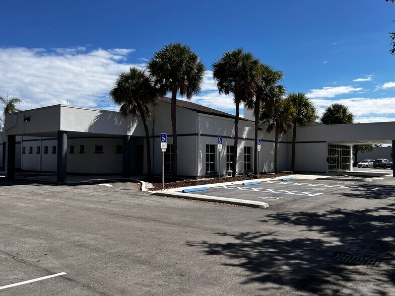 More Photos Of 4650 N Dixie Hwy, Oakland Park Medical For Lease