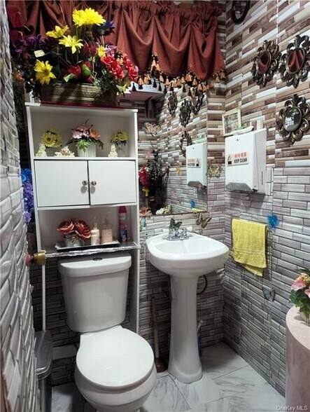 More Photos Of 485 Broadway, Monticello Storefront For Sale