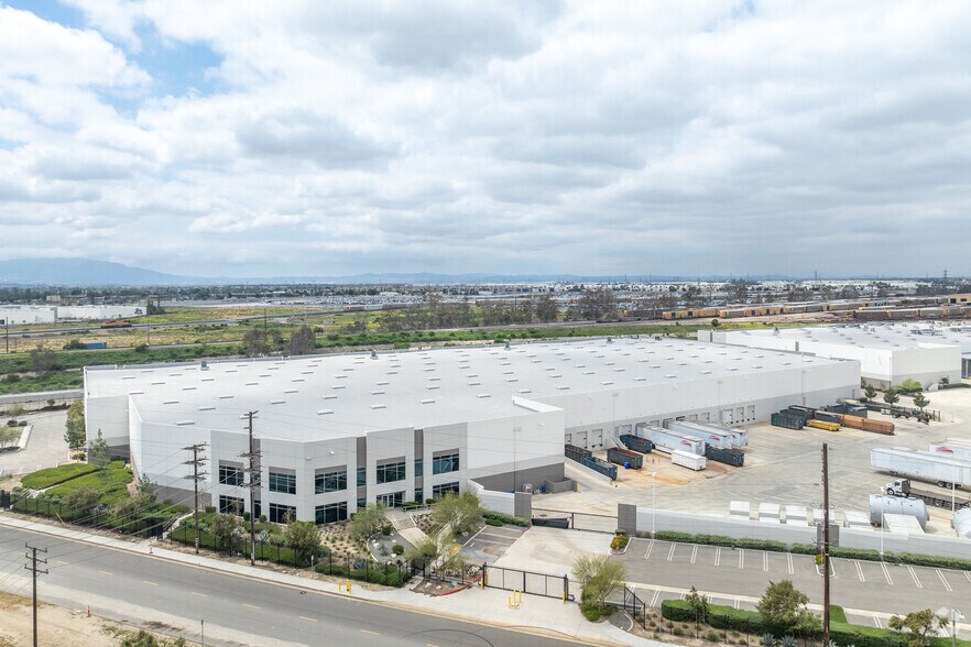 More Photos Of 4420 Serrano Dr, Jurupa Valley Manufacturing For Lease