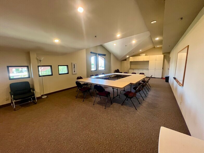 More Photos Of 1020 E Ramon Rd, Palm Springs Religious Facility For Lease