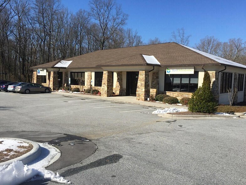 More Photos Of 2017 Eastchester Dr, High Point Office For Lease