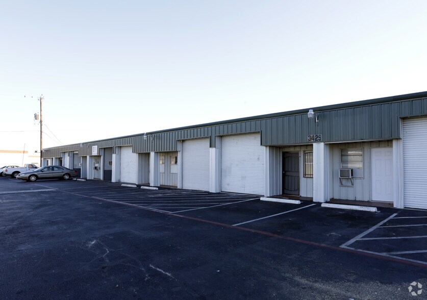 More Photos Of 3427-3433 W Kingsley Rd, Garland Unknown For Lease