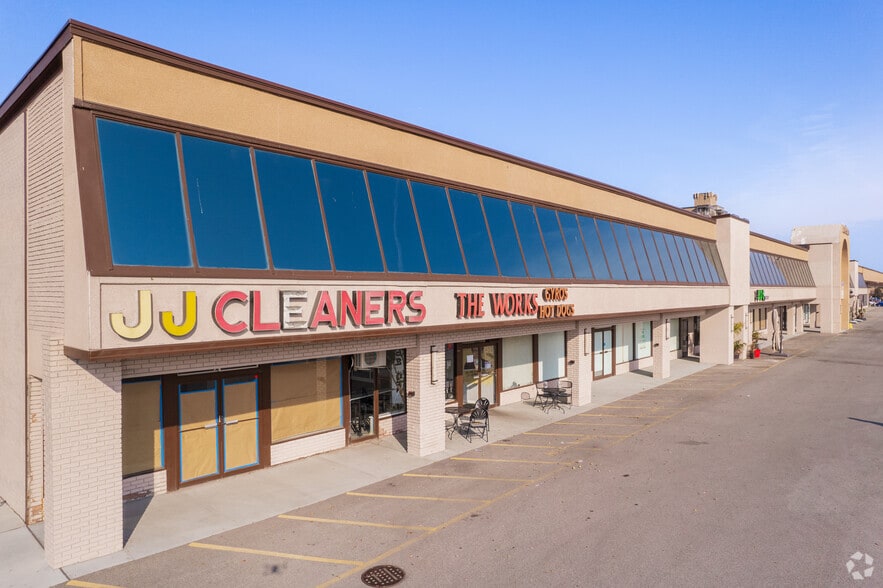 More Photos Of 2614-2678 W Golf Rd, Glenview General Retail For Lease