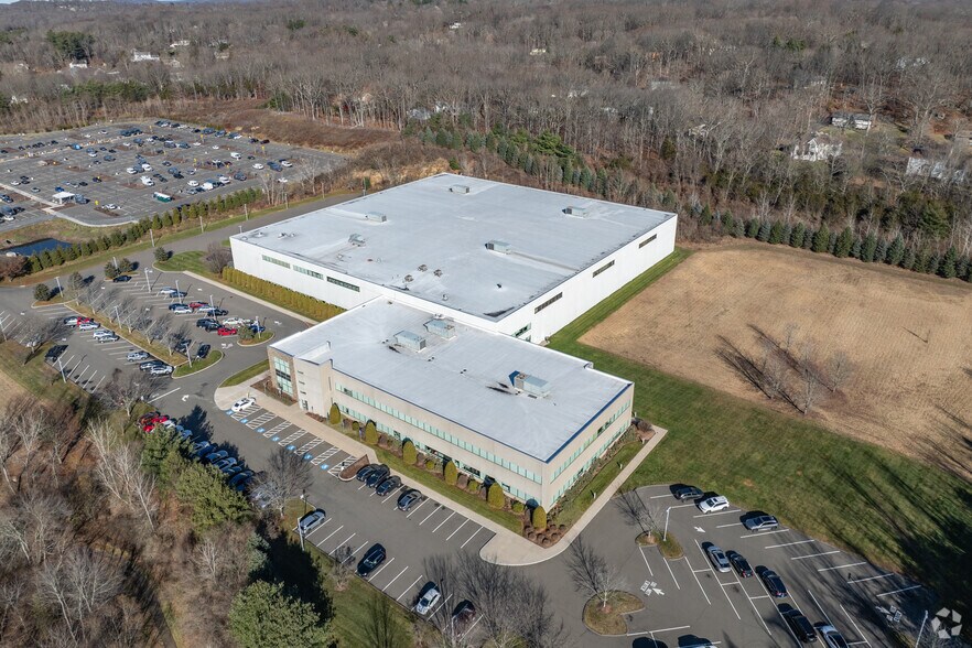 More Photos Of 7 Victoria Dr, Monroe Warehouse For Lease