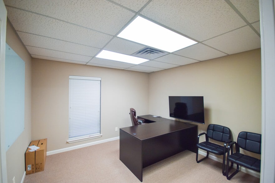 More Photos Of 137 Shadow Oaks Dr, North Little Rock Office For Sale