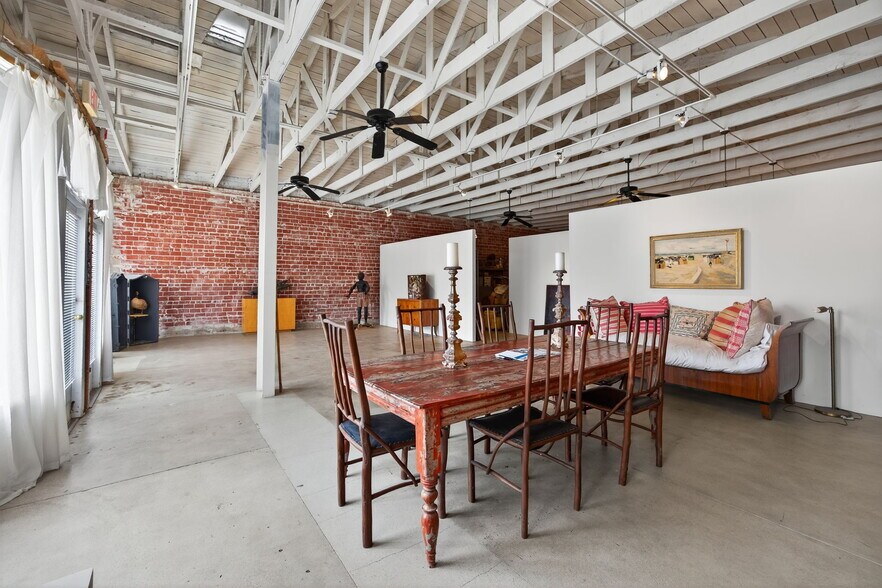 More Photos Of 141 Davis St, Santa Paula Storefront For Sale