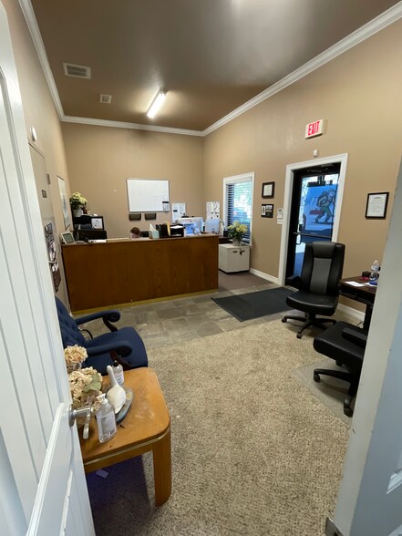 More Photos Of 108 Adolphus Ave, Lake Dallas Flex For Sale