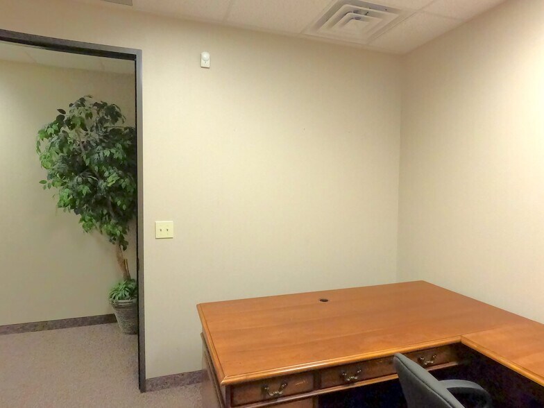 More Photos Of 6570 Naaman Forest Blvd, Garland Medical For Sale