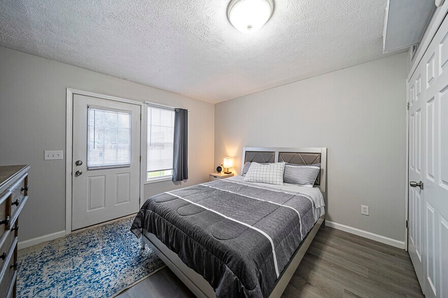 More Photos Of 6037 Lake Rd W, Ashtabula Apartments For Sale