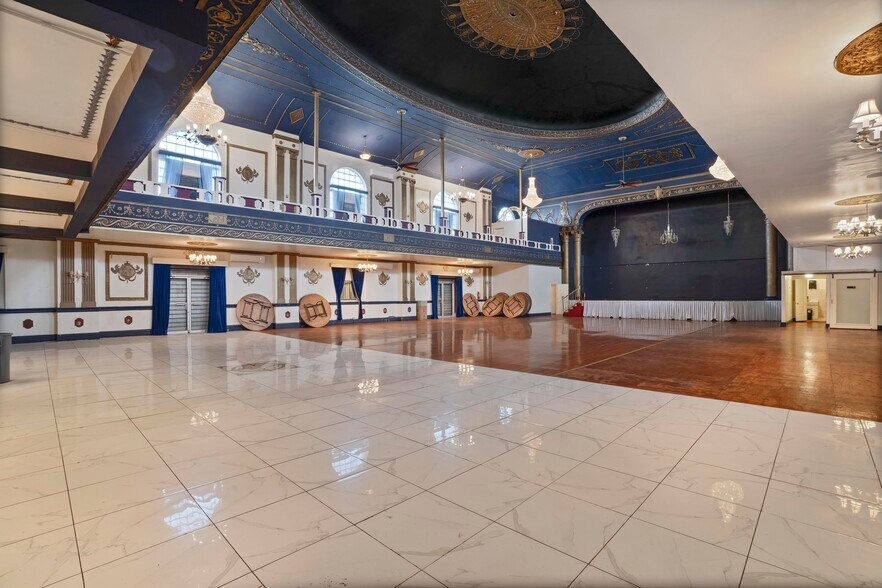 More Photos Of 5670 58th St, Flushing Specialty For Sale