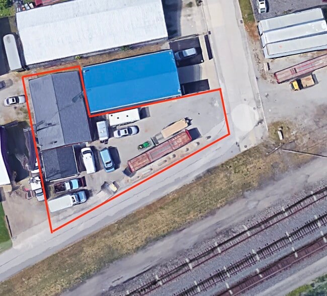 More Photos Of 165.5 Kenwood st, Elyria Flex For Sale