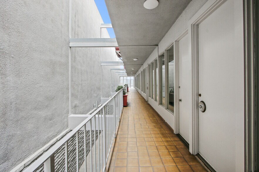 More Photos Of 3017 Santa Monica Blvd, Santa Monica Office For Sale