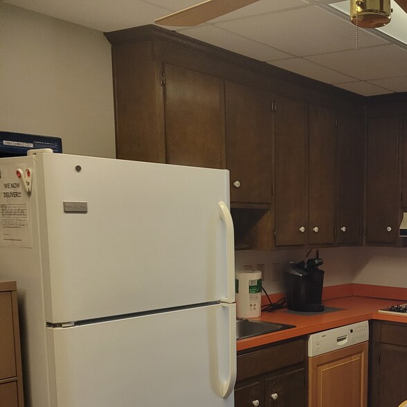 More Photos Of 710 Denbigh Blvd, Newport News Office For Sale