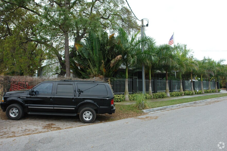More Photos Of 1926 18th St, Sarasota Warehouse For Sale