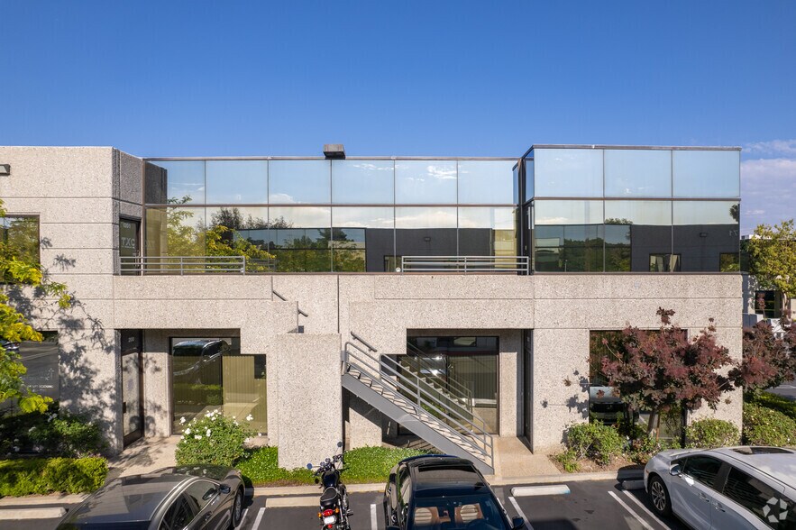 More Photos Of 471 W Lambert Rd, Brea Unknown For Lease