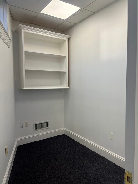 More Photos Of 27 Pine St, New Canaan Coworking Space