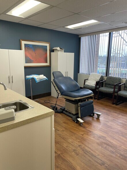 More Photos Of 7600 Osler Dr, Towson Medical For Sale