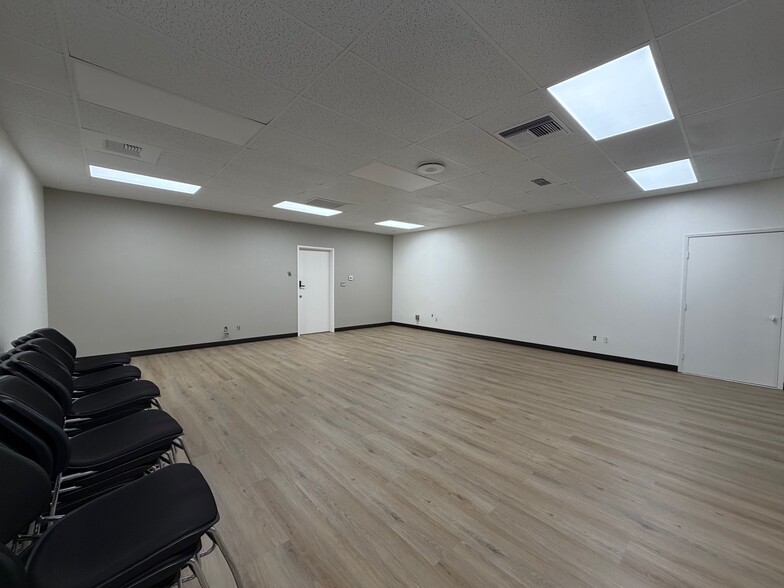 More Photos Of 110 Harding Blvd, Roseville Loft Creative Space For Lease