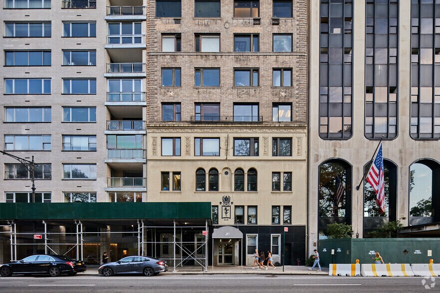 More Photos Of 30 Central Park S, New York Medical For Lease